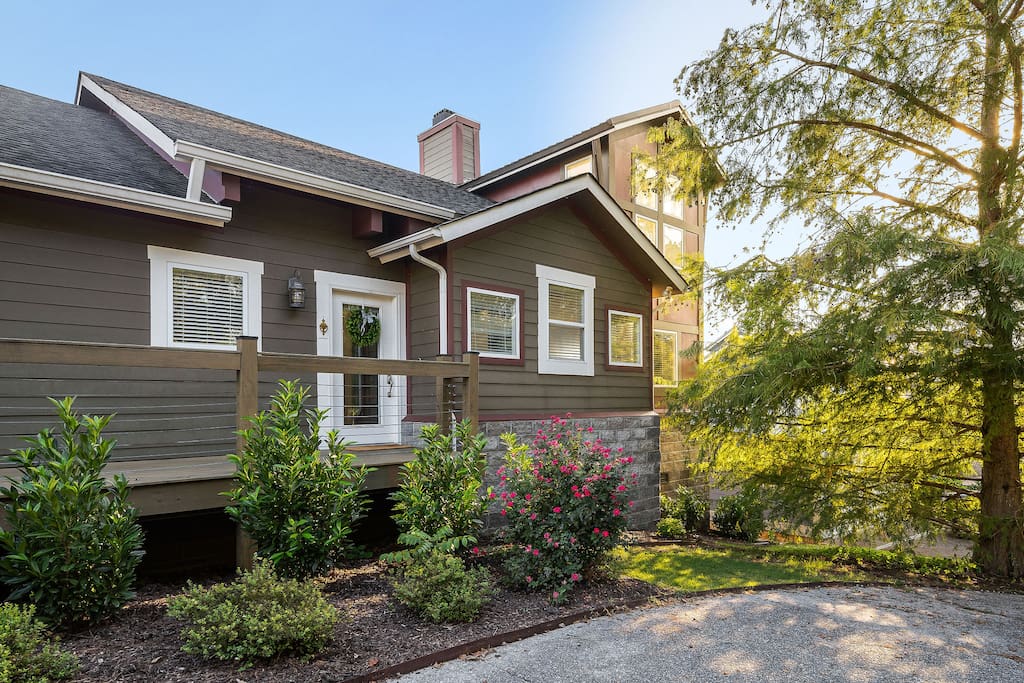 center-hill-lake-house:-lake-viewaccess-and-hot-tub/