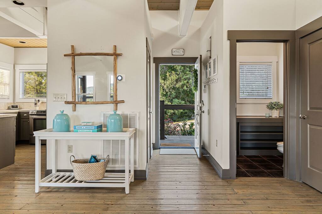 center-hill-lake-house:-lake-viewaccess-and-hot-tub/