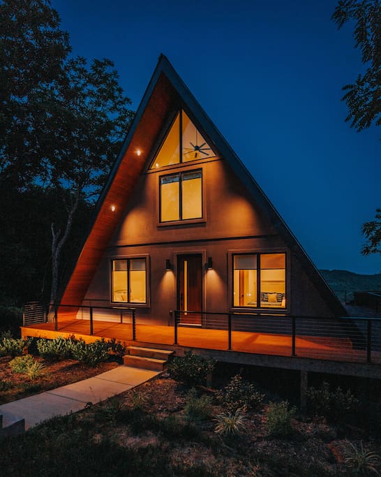 center-hill-lake-a-frame-lake-view-and-hot-tub/