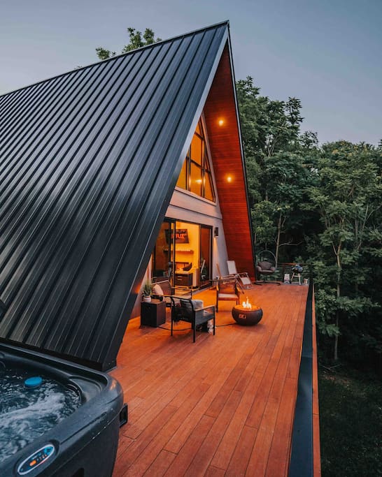 center-hill-lake-a-frame-lake-view-and-hot-tub/