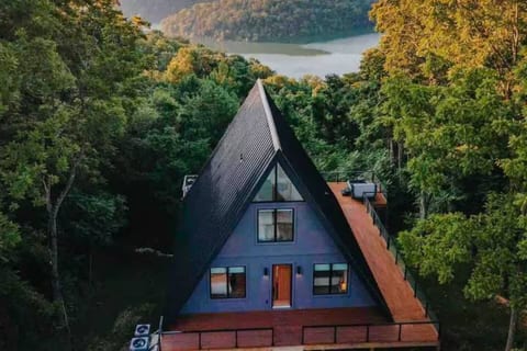 Center Hill Lake A-Frame | Lake Views & Hot Tub