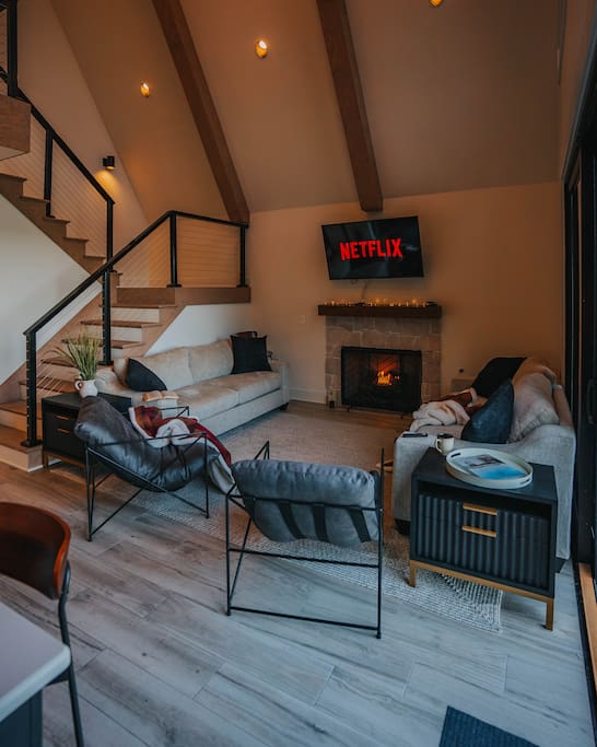 center-hill-lake-a-frame-lake-view-and-hot-tub/