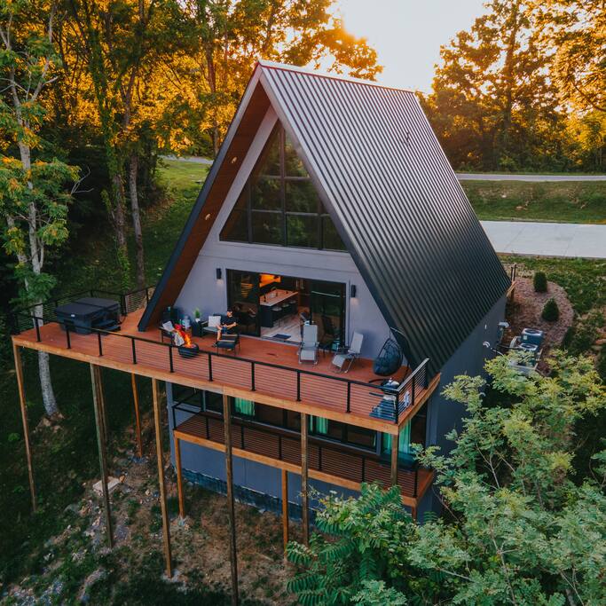 center-hill-lake-a-frame-lake-view-and-hot-tub/
