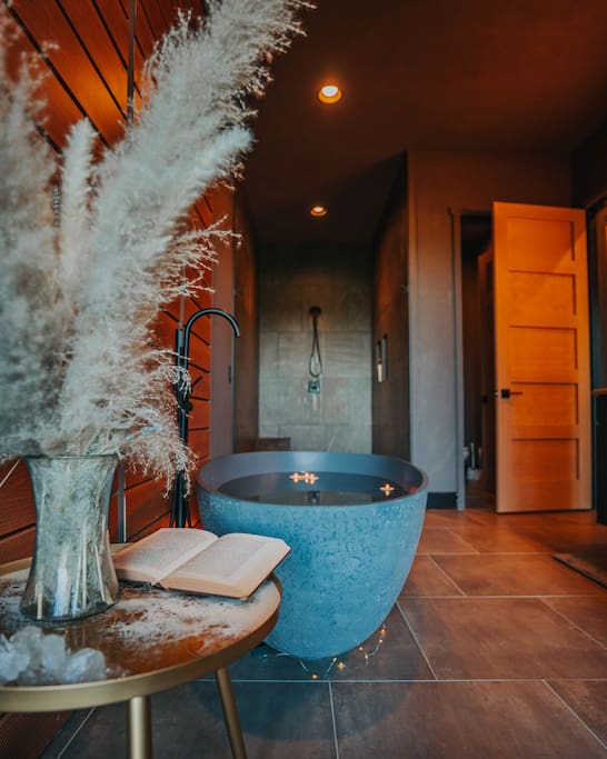 center-hill-lake-a-frame-lake-view-and-hot-tub/