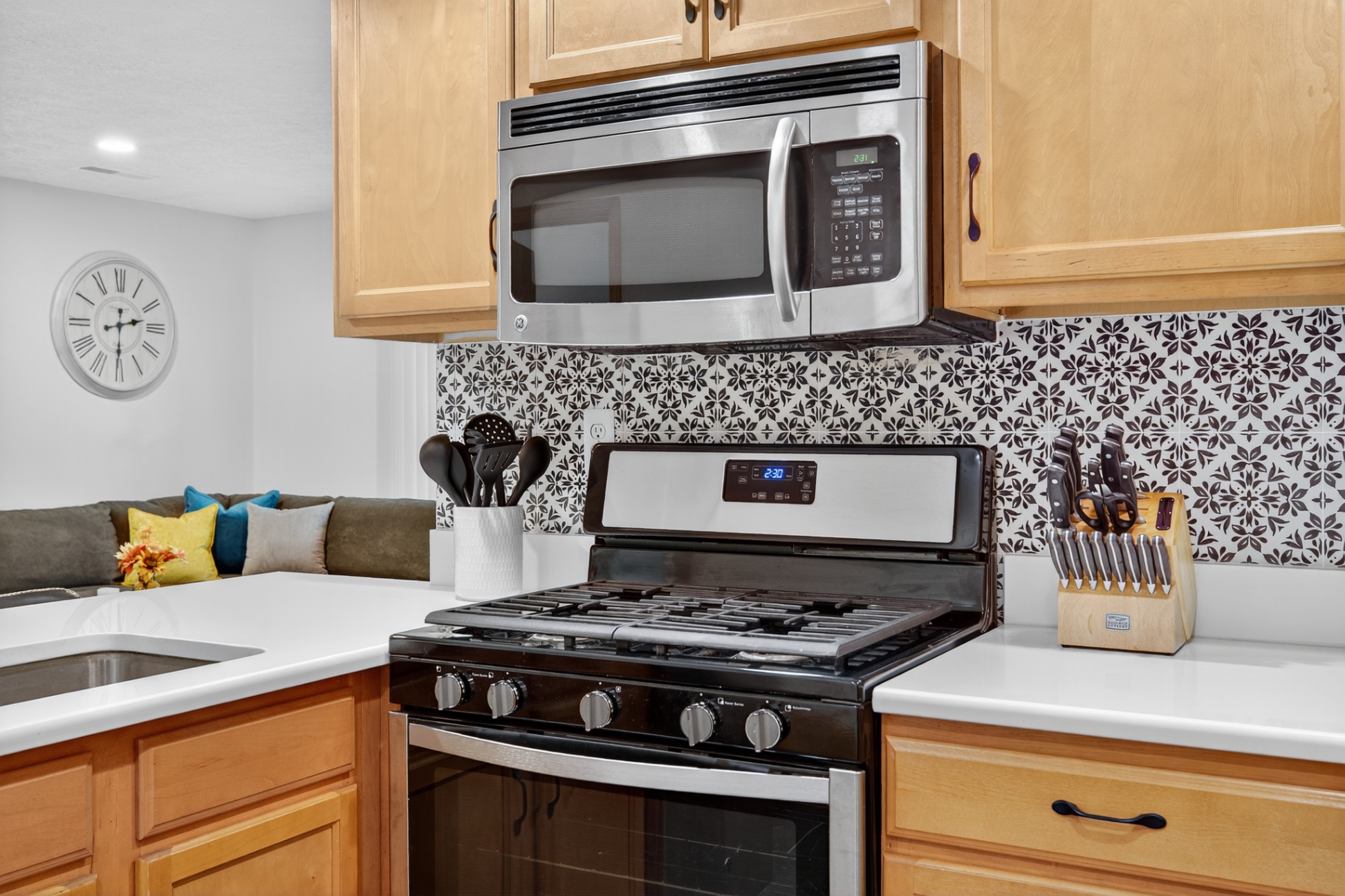 charming-home-in-lo-king-bed-kitchen-with-patio/