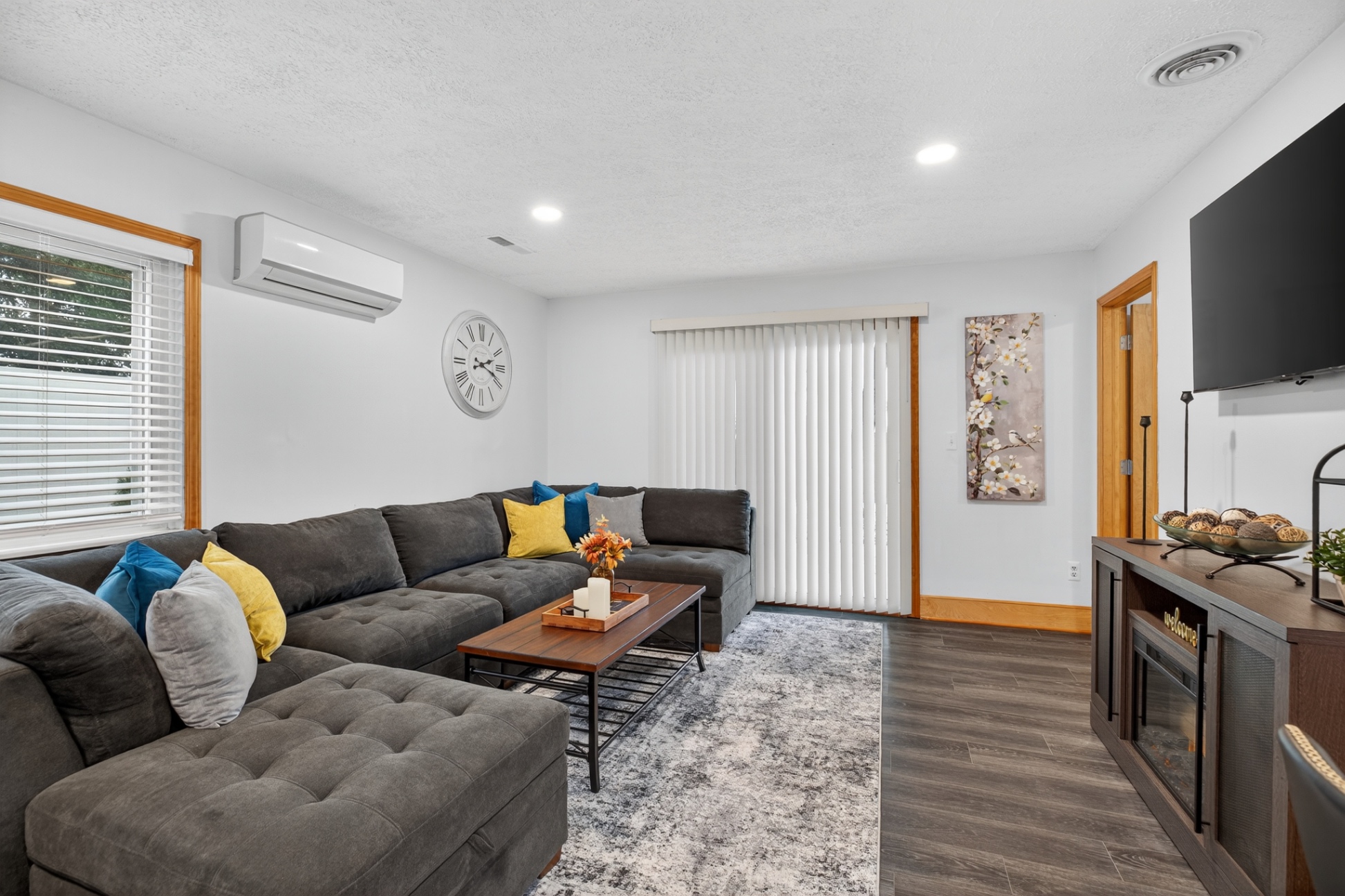 charming-home-in-lo-king-bed-kitchen-with-patio/