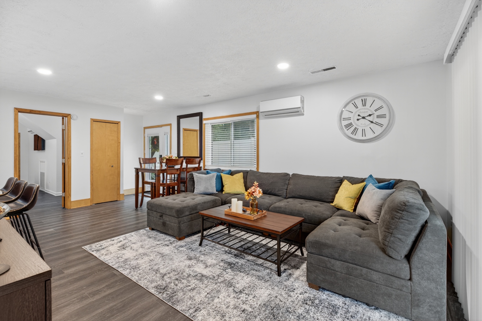 charming-home-in-lo-king-bed-kitchen-with-patio/