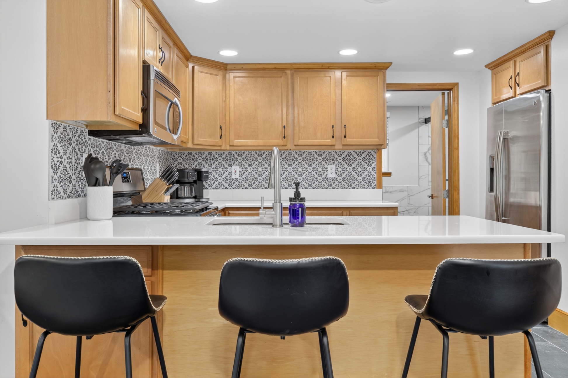 charming-home-in-lo-king-bed-kitchen-with-patio/