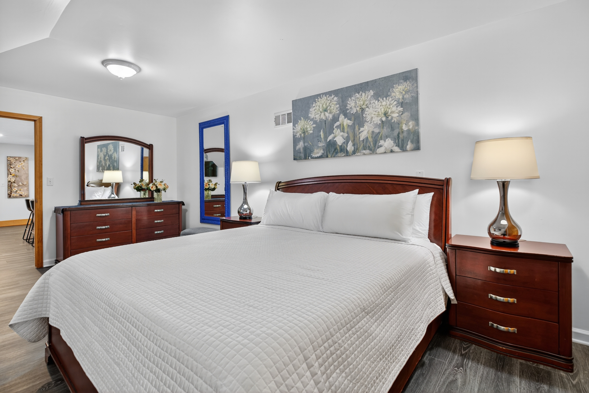 charming-home-in-lo-king-bed-kitchen-with-patio/