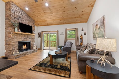 Cozy Murphy Cabin • Near Lake Hiwassee & Wineries