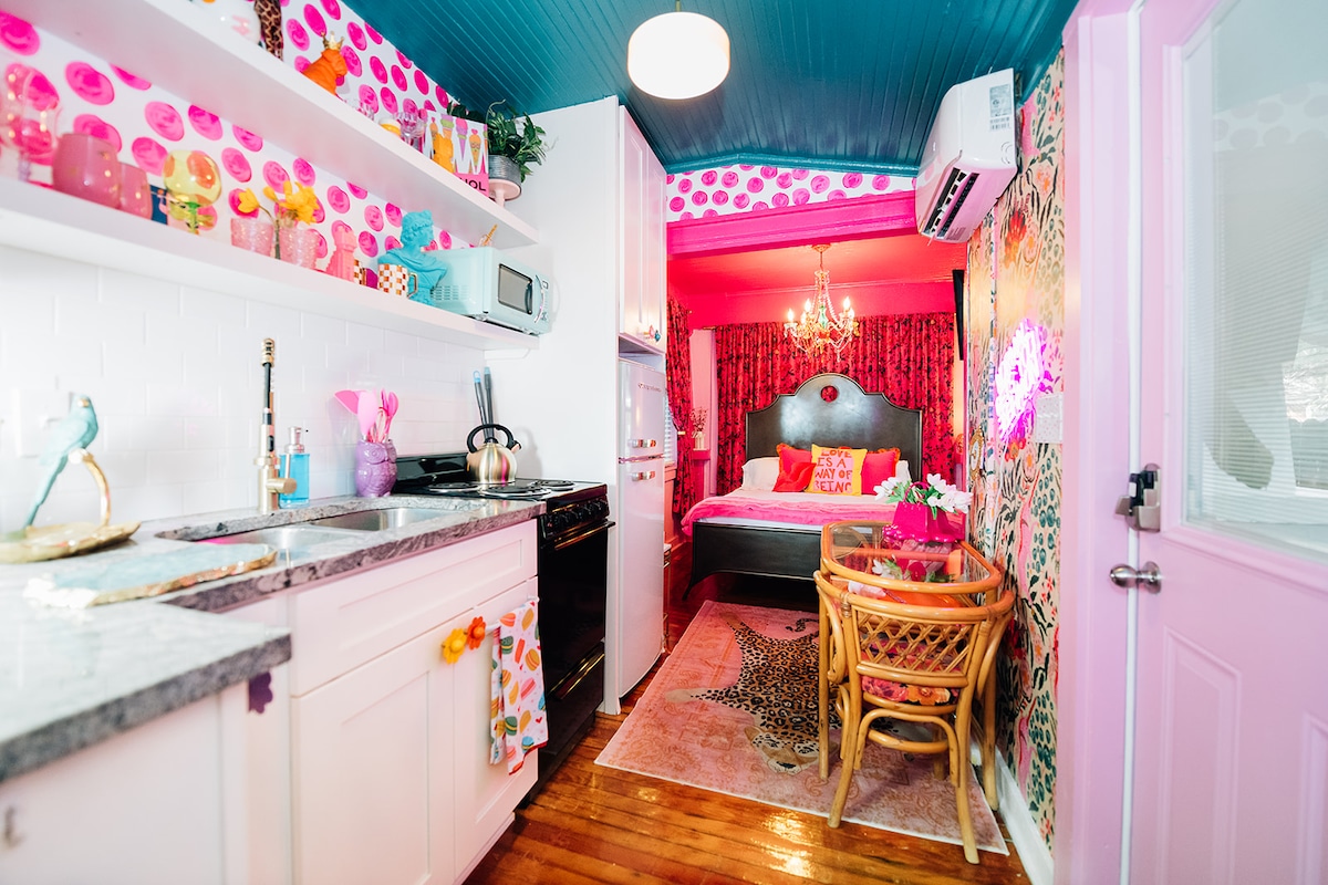 the-twisted-tulip-a-curious-stay/