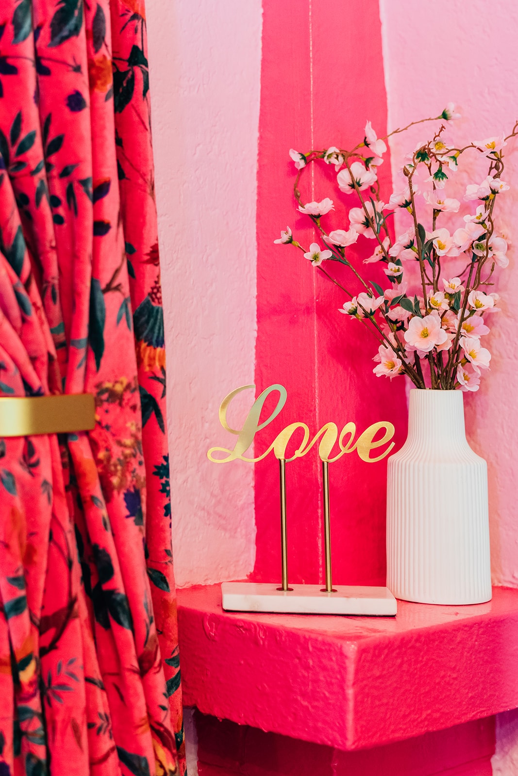 the-twisted-tulip-a-curious-stay/