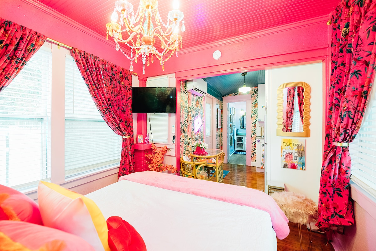 the-twisted-tulip-a-curious-stay/