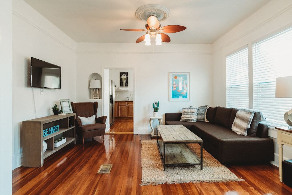 fall-secials-2x-king-suite-pet-friendly-nr-dwntwn/