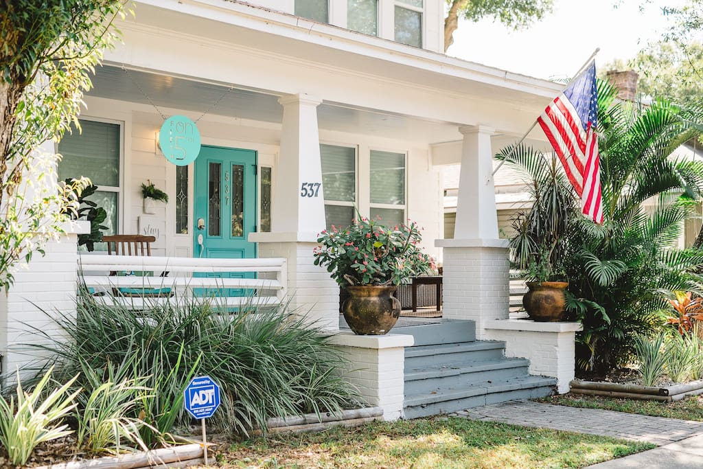 fall-secials-2x-king-suite-pet-friendly-nr-dwntwn/