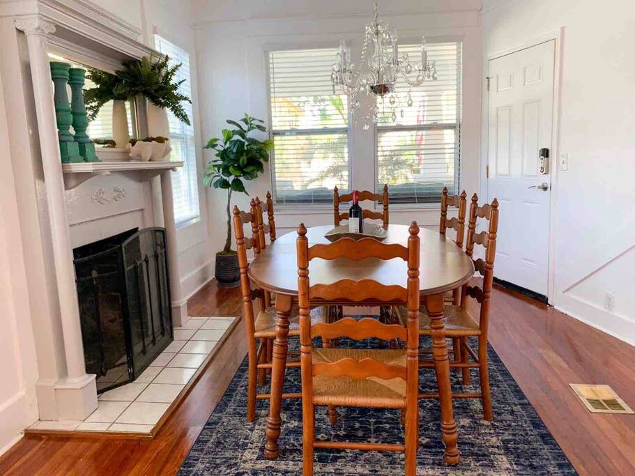 fall-secials-2x-king-suite-pet-friendly-nr-dwntwn/