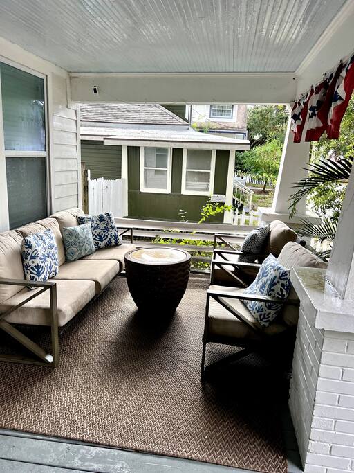 fall-secials-2x-king-suite-pet-friendly-nr-dwntwn/