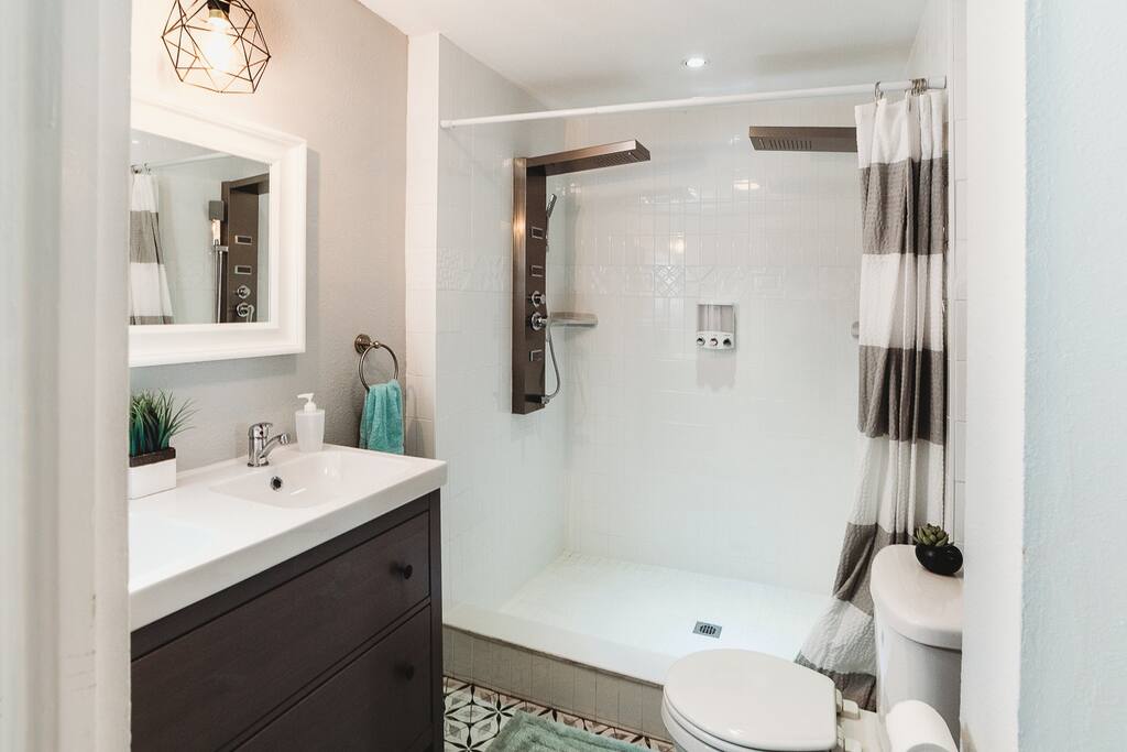 fall-secials-2x-king-suite-pet-friendly-nr-dwntwn/