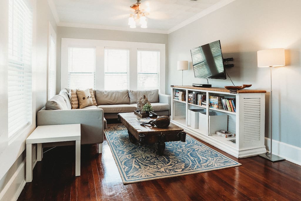 fall-rates-large-apartment-downtown-pet-friendly/