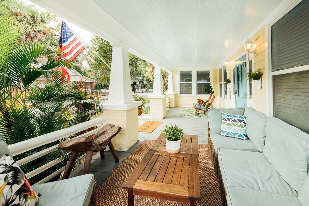 fall-rates-large-apartment-downtown-pet-friendly/