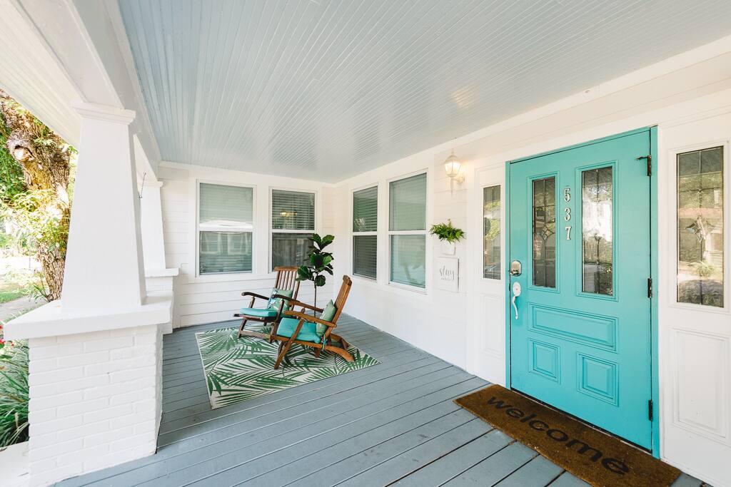 fall-rates-large-apartment-downtown-pet-friendly/