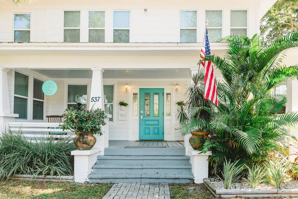 fall-rates-large-apartment-downtown-pet-friendly/