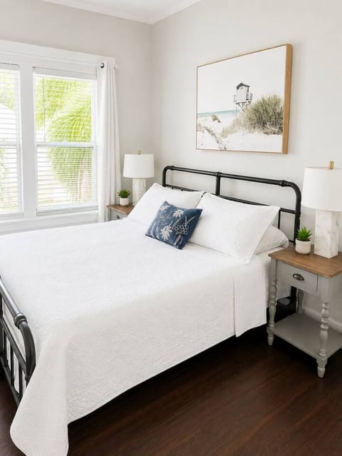 Sprawling 5BR Bungalow Home Perfect for Groups