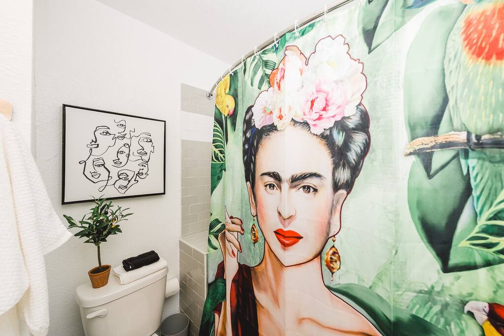 fall-getaway-a-cozy-artist-loft-walkable-and-artsy/