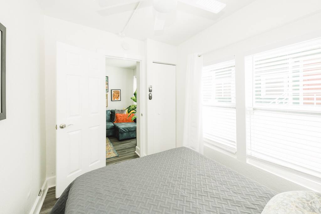 fall-getaway-a-cozy-artist-loft-walkable-and-artsy/