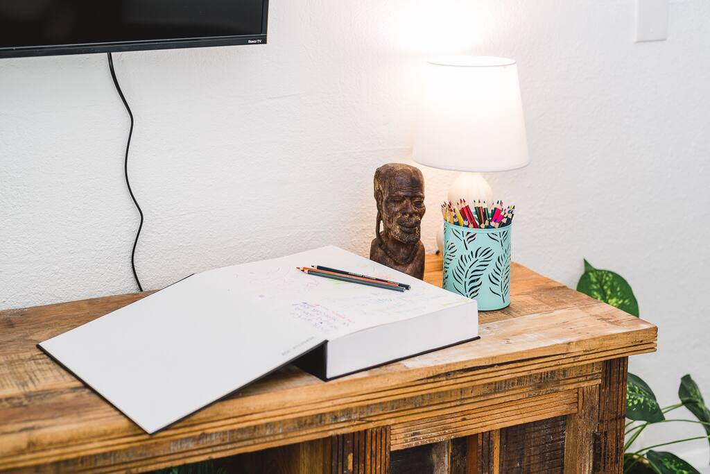 fall-getaway-a-cozy-artist-loft-walkable-and-artsy/