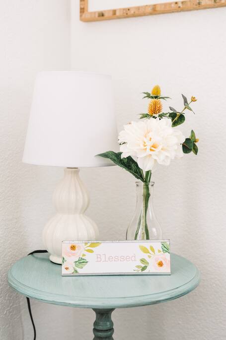 fall-getaway-a-cozy-artist-loft-walkable-and-artsy/