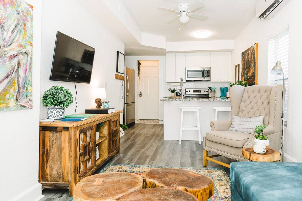 fall-getaway-a-cozy-artist-loft-walkable-and-artsy/