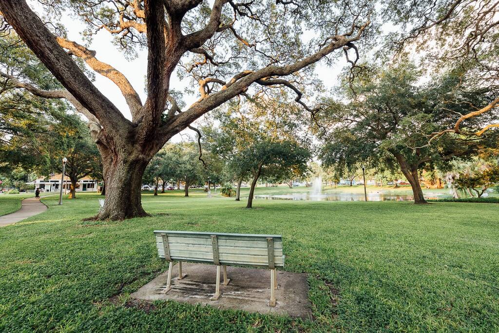 fall-special-rates-a-dali-surreal-inspired-retreat/