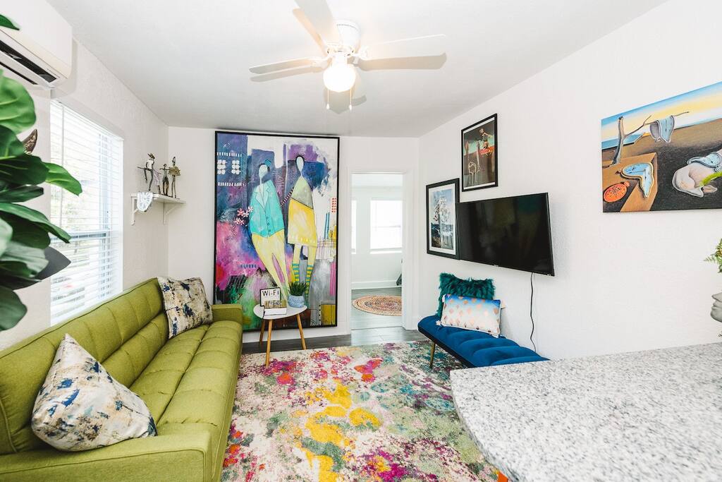 fall-special-rates-a-dali-surreal-inspired-retreat/