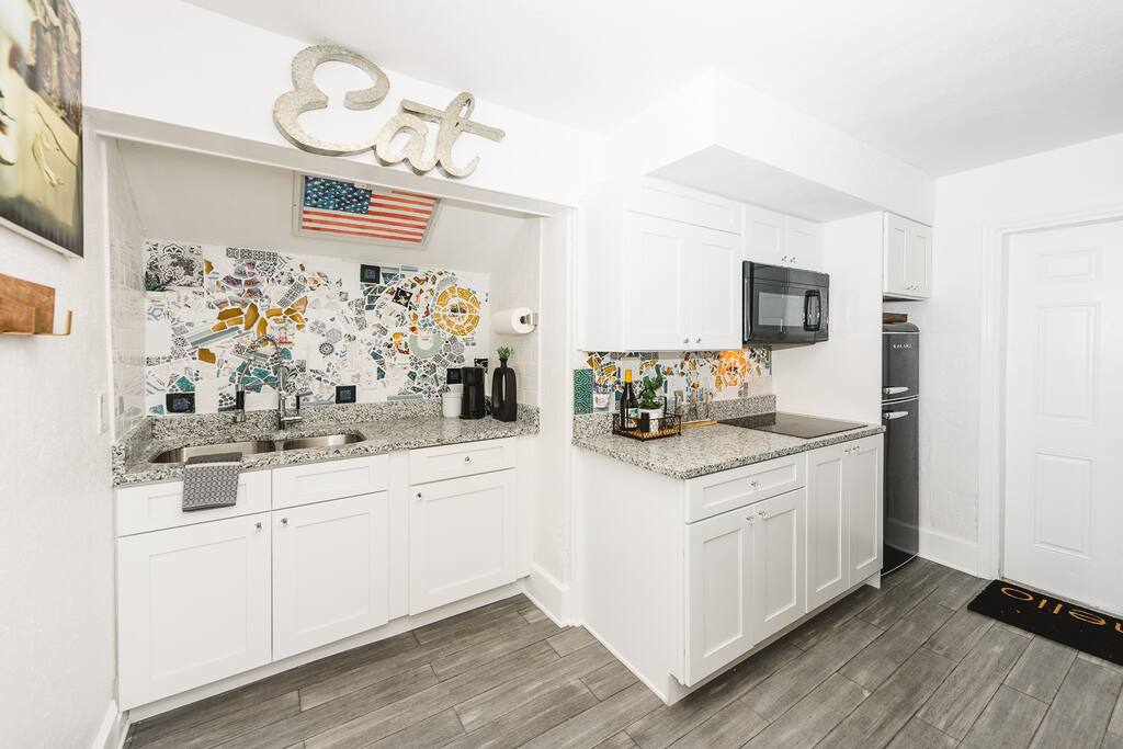 fall-special-rates-a-dali-surreal-inspired-retreat/