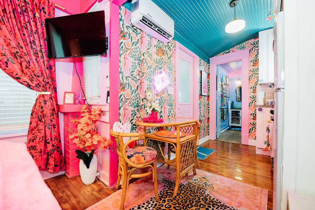 fall-specials-the-twisted-tulip-a-curious-stay/