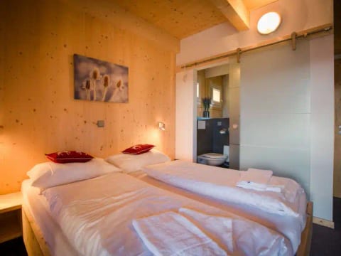 #48 mit IR-Sauna und Sprudelbad aussen