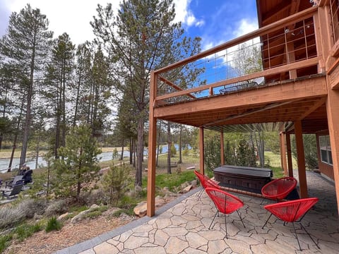 Sleeps 30, Riverfront, HotTub, PoolTable, DiscGolf - Holiday Home