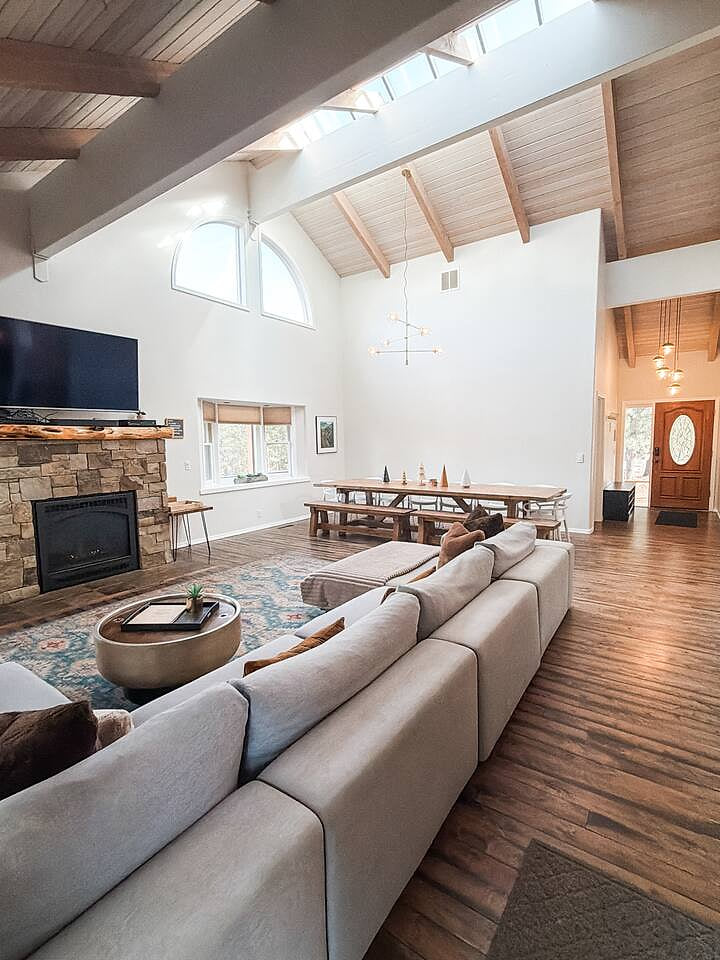 Sleeps 30, Riverfront, HotTub, PoolTable, DiscGolf - Holiday Home