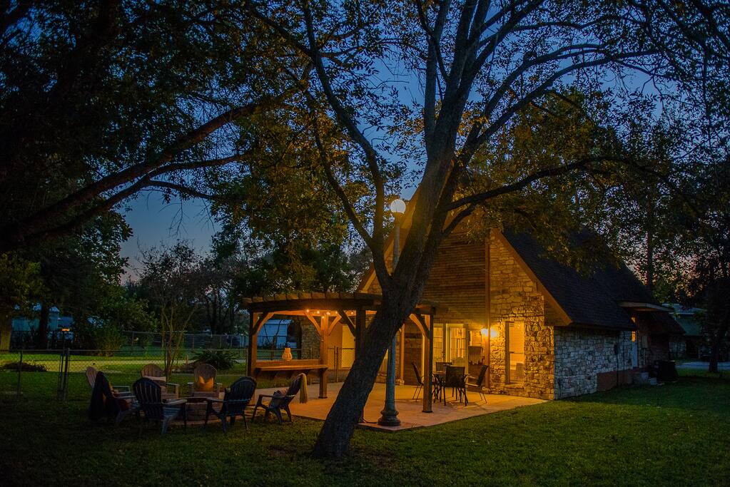 unique-a-frame-or-king-or-tlu-or-work-friendly-holiday-home/