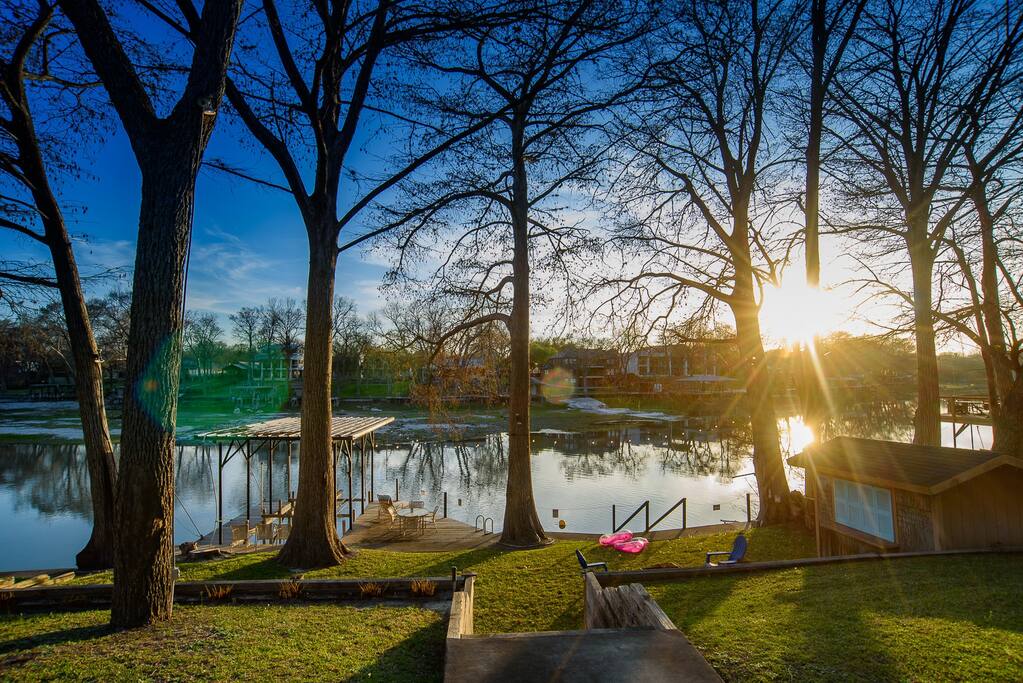 three-oaks-retreatorpingpongor2kayaksor2paddleboards/