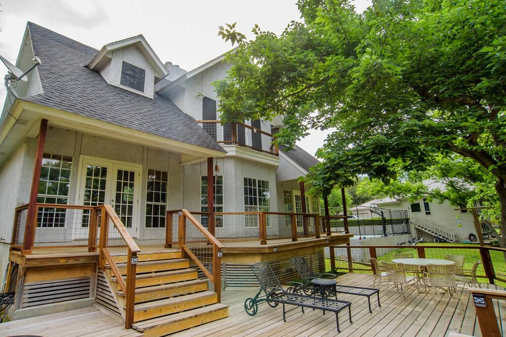 three-oaks-retreatorpingpongor2kayaksor2paddleboards/