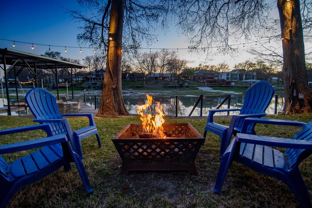 three-oaks-retreatorpingpongor2kayaksor2paddleboards/