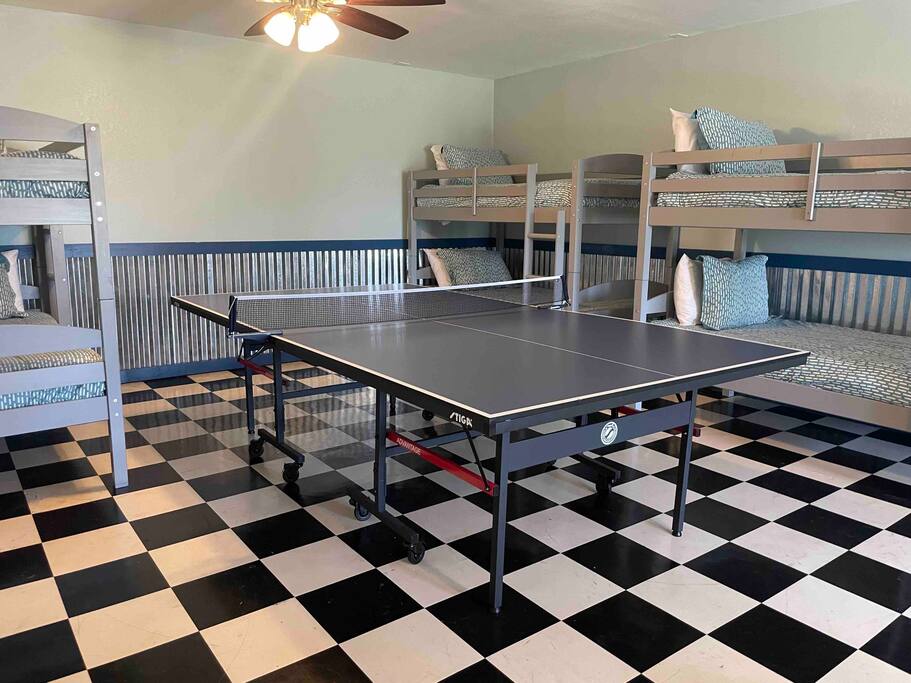 three-oaks-retreatorpingpongor2kayaksor2paddleboards/