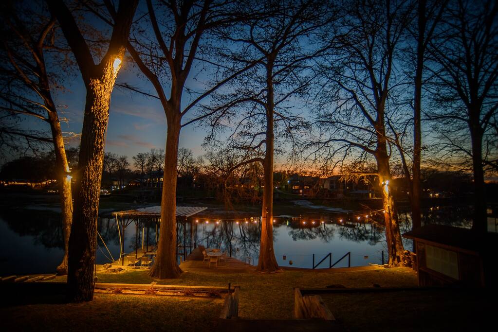 three-oaks-retreatorpingpongor2kayaksor2paddleboards/