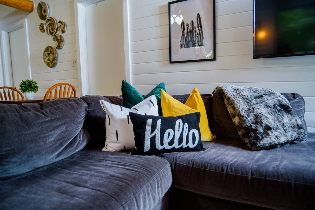 river-trail-log-cabinoron-riverorkayaksorping-pong-holiday-home/