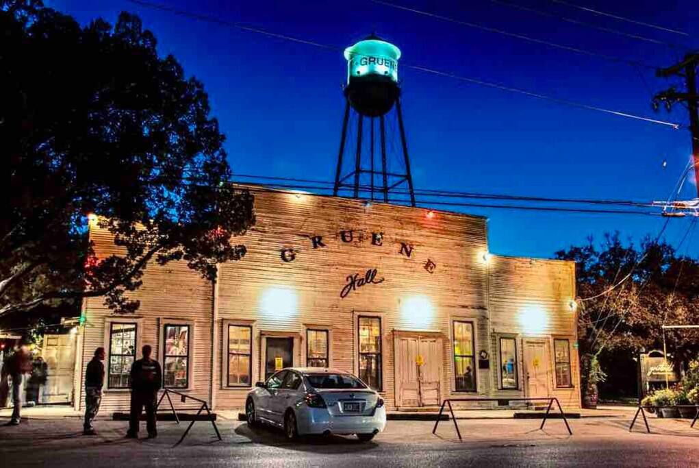 coffee-bar-or-fast-wifi-or-workers-welcome!/