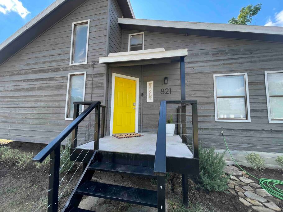 coffee-bar-or-fast-wifi-or-workers-welcome!/