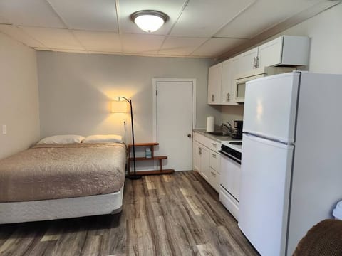 Studio Apartment near downtown Huron
