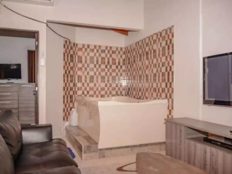 2 Bedroom Combo 2 Hot tubs AC Security Wifi #40